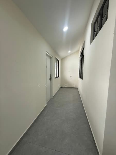1.5-storey Terraced House for Sale in Taman Perling (Perling) - KK Koh - Corridor - PropertyGuru.com.my