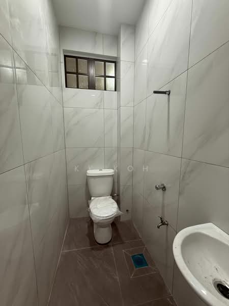 1.5-storey Terraced House for Sale in Taman Perling (Perling) - KK Koh - Bathroom - PropertyGuru.com.my