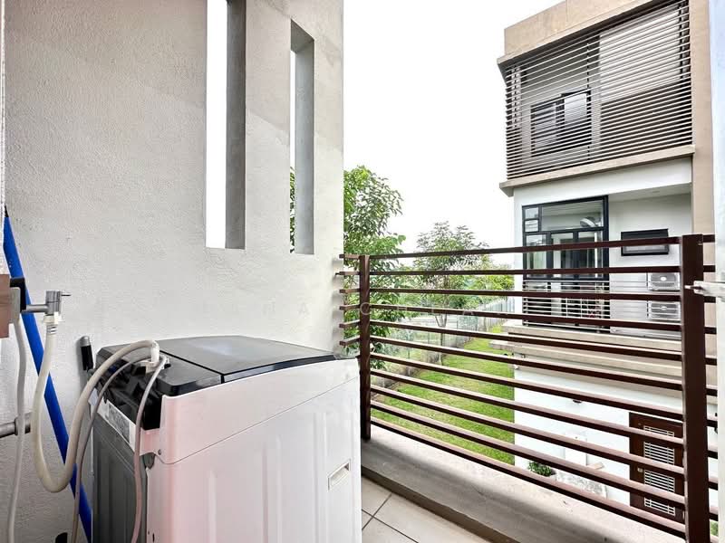 Townhouse for Rent in Puchong (Selangor) - Nana Cheah - Balcony - PropertyGuru.com.my