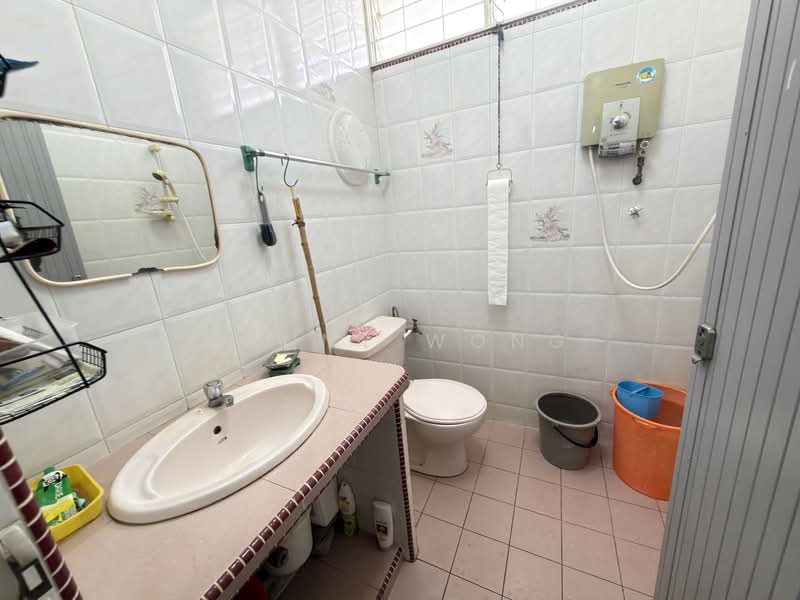 Semi-Detached House for Sale in Gelugor (Penang) - Fanny Wong - Bathroom - PropertyGuru.com.my