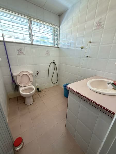 Semi-Detached House for Sale in Gelugor (Penang) - Fanny Wong - Bathroom - PropertyGuru.com.my