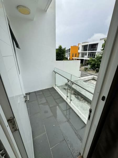 Rumah Teres untuk Dijual di Taman Tasik Damai (Sungai Besi) - YP Tan - Balcony - PropertyGuru.com.my