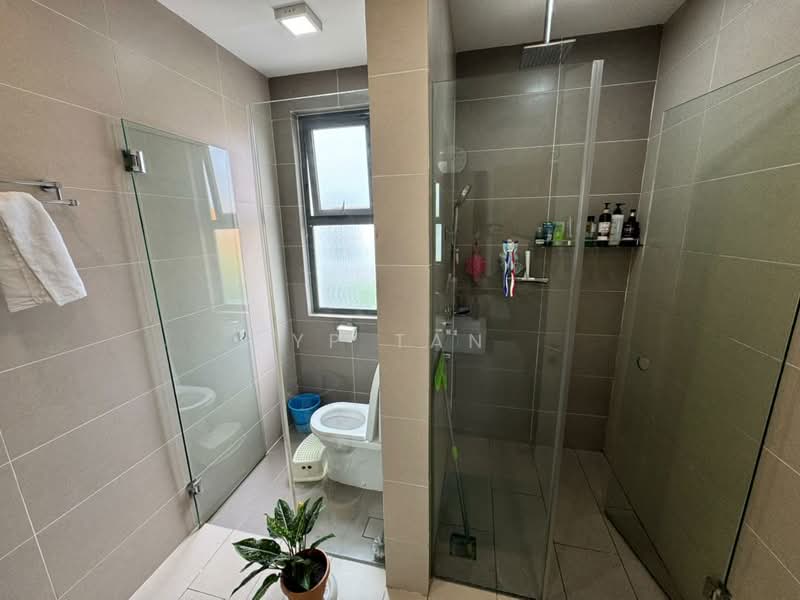 Rumah Teres untuk Dijual di Taman Tasik Damai (Sungai Besi) - YP Tan - Bathroom - PropertyGuru.com.my