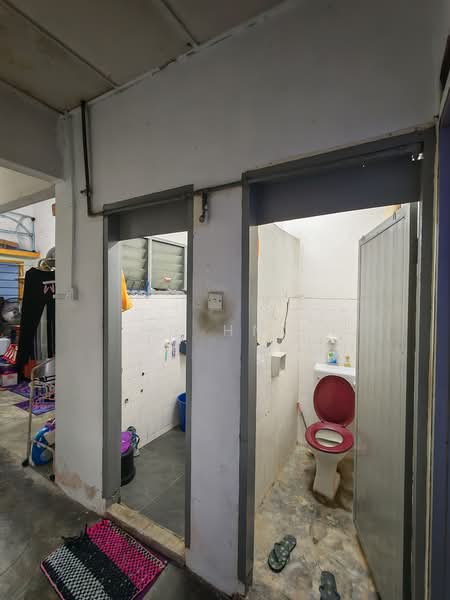 1-storey Terraced House for Sale in Taman Pasir Putih (Pasir Gudang) - VK Hng - Bathroom - PropertyGuru.com.my