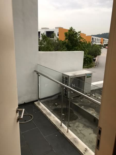 Rumah Teres untuk Dijual di Taman Tasik Damai (Sungai Besi) - YP Tan - Balcony - PropertyGuru.com.my