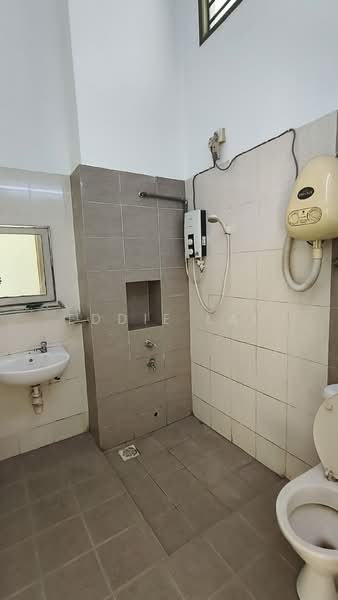 2-storey Terraced House for Sale in Taman Skudai Ria (Skudai) - Eddie Lai - Bathroom - PropertyGuru.com.my