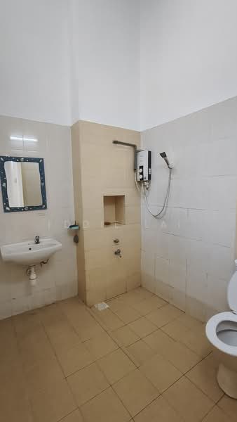 2-storey Terraced House for Sale in Taman Skudai Ria (Skudai) - Eddie Lai - Bathroom - PropertyGuru.com.my