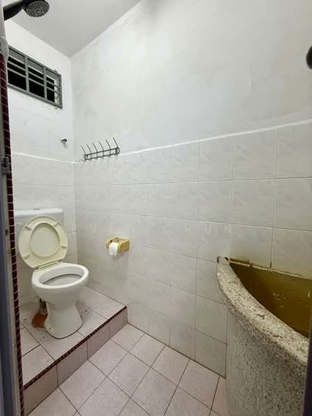 Rumah Teres 2 Tingkat untuk Disewa di Taman Johor Jaya (Johor Bahru) - Even Chun - Bathroom - PropertyGuru.com.my