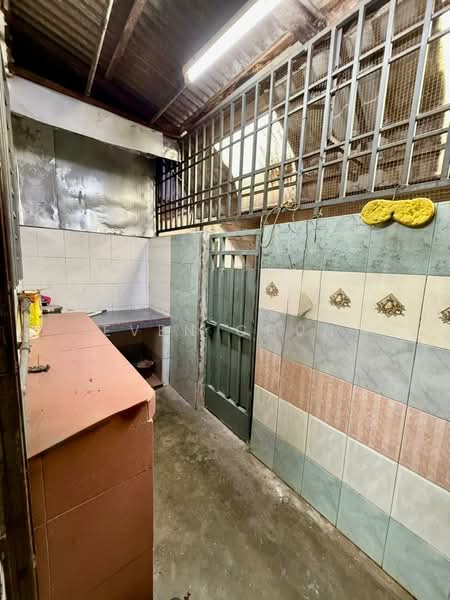 Rumah Teres 2 Tingkat untuk Disewa di Taman Johor Jaya (Johor Bahru) - Even Chun - Kitchen - PropertyGuru.com.my