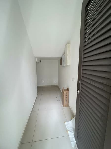 Rumah Berkembar untuk Dijual di Telok Panglima Garang (Selangor) - Chris Lee - Corridor - PropertyGuru.com.my