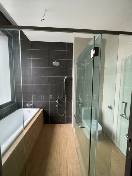 Rumah Berkembar untuk Dijual di Telok Panglima Garang (Selangor) - Chris Lee - Bathroom - PropertyGuru.com.my