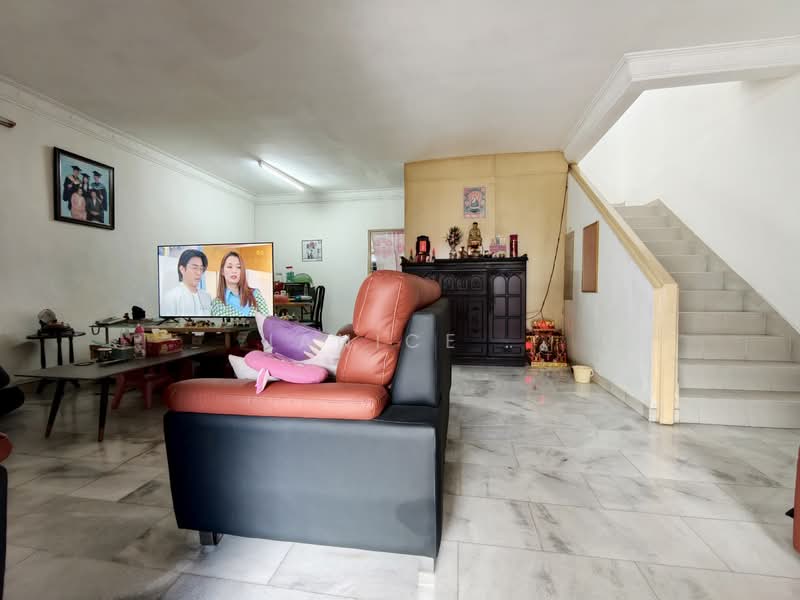 Rumah Teres 2 Tingkat untuk Dijual di Taman Sri Putri (Skudai) - Janice . - Living Room - PropertyGuru.com.my