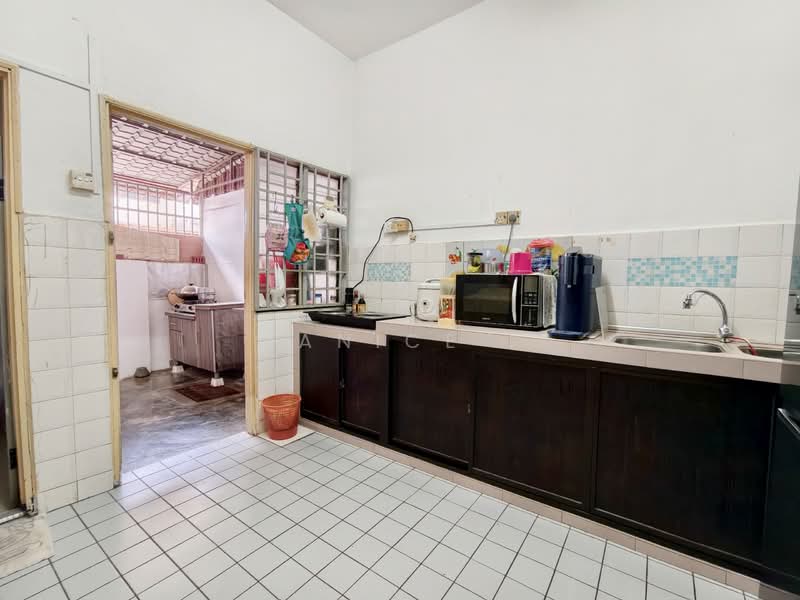 Rumah Teres 2 Tingkat untuk Dijual di Taman Sri Putri (Skudai) - Janice . - Kitchen - PropertyGuru.com.my