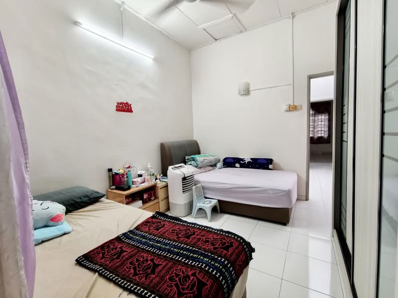 Rumah Teres 2 Tingkat untuk Dijual di Taman Sri Putri (Skudai) - Janice . - Bedroom - PropertyGuru.com.my