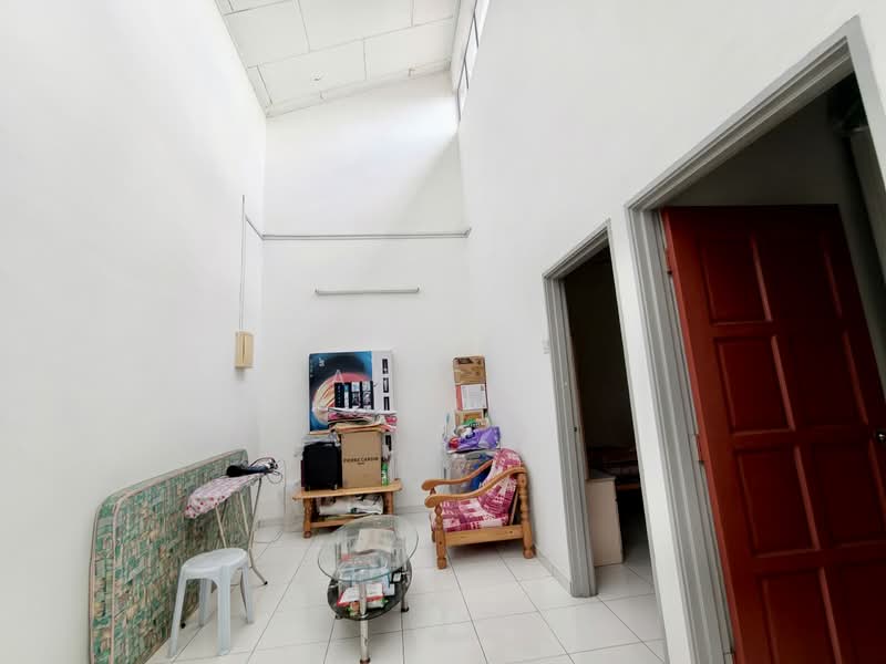 Rumah Teres 2 Tingkat untuk Dijual di Taman Sri Putri (Skudai) - Janice . - Living Room - PropertyGuru.com.my