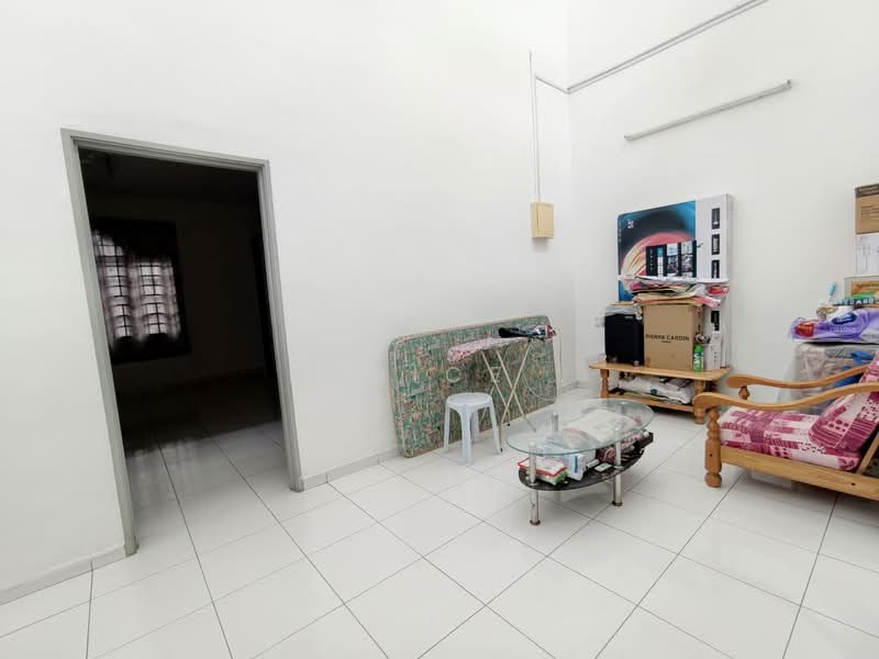Rumah Teres 2 Tingkat untuk Dijual di Taman Sri Putri (Skudai) - Janice . - Living Room - PropertyGuru.com.my