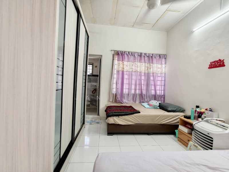 Rumah Teres 2 Tingkat untuk Dijual di Taman Sri Putri (Skudai) - Janice . - Bedroom - PropertyGuru.com.my