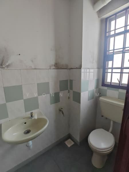 Sri Impian Apartment untuk Untuk Dijual - RM 278,000, Mac 2026 - Bathroom - PropertyGuru.com.my