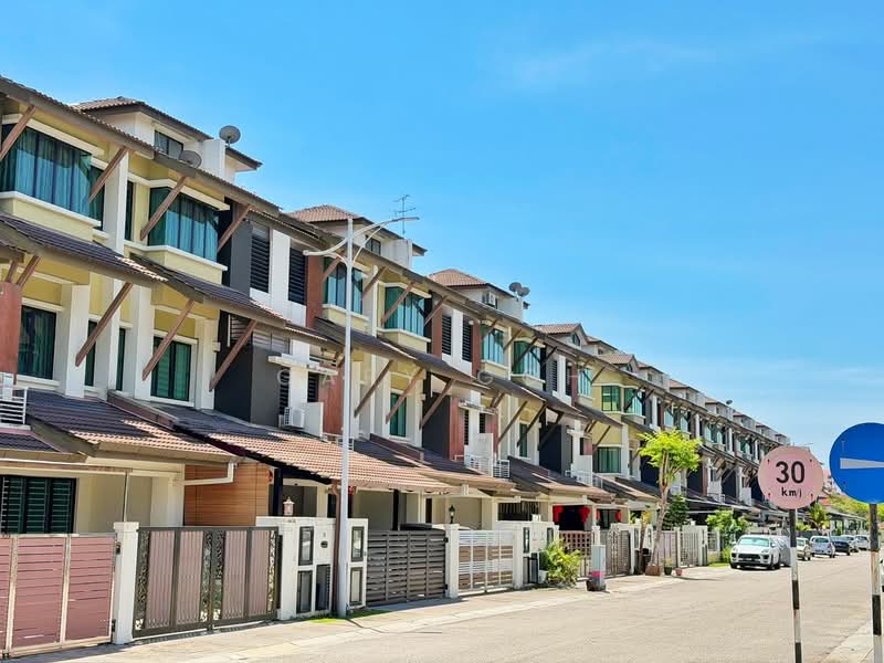Rumah Teres 3 Tingkat untuk Dijual di Bandar Bayan Bahru (Bayan Lepas) - Gary Goh - PropertyGuru.com.my
