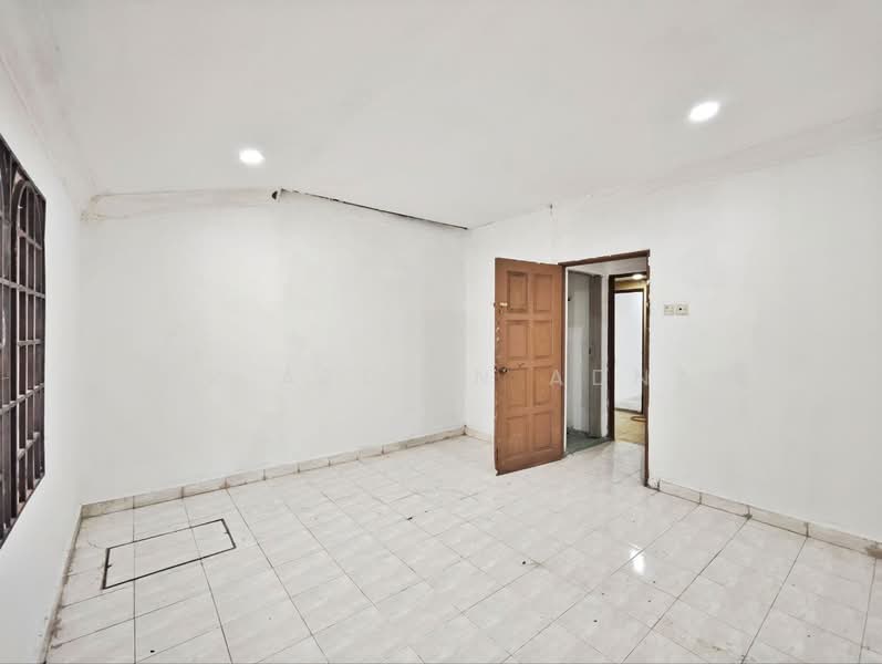 1.5-storey Terraced House for Sale in Seksyen 28 (Shah Alam) - Nor Azdlin Adnan - Room 3 - PropertyGuru.com.my