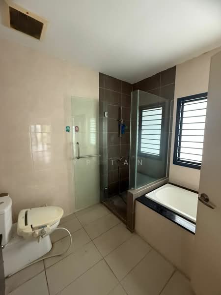 Dale, Lake Fields untuk Untuk Dijual - RM 2,500,000, Mac 2026 - Bathroom - PropertyGuru.com.my