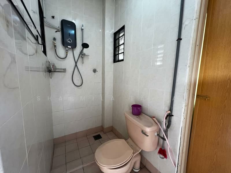 Terraced House for Sale in Petaling Jaya (Selangor) - Sharmila Taluar - Bathroom - PropertyGuru.com.my