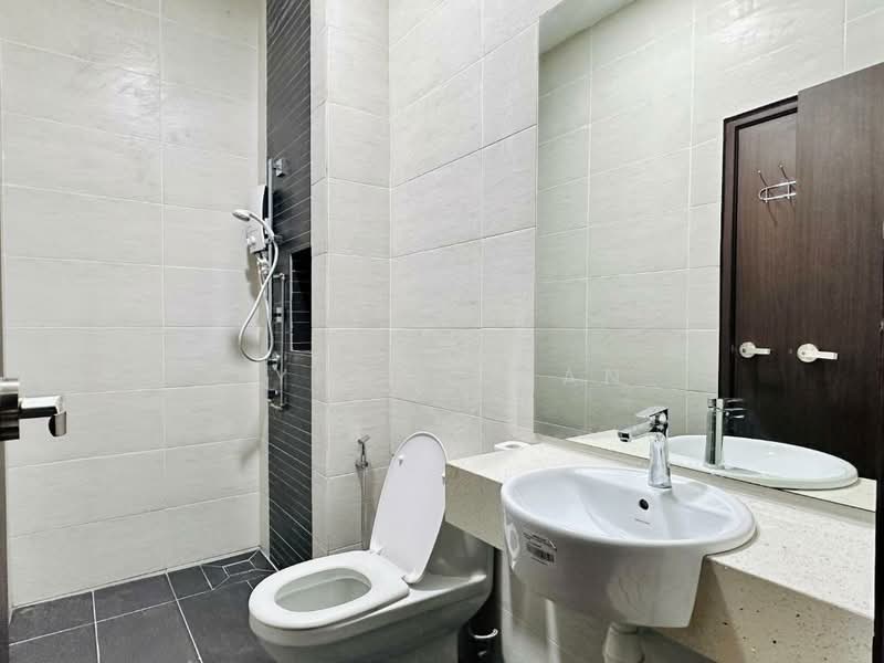 3 Storey Terrace Lorong Sekolah untuk Untuk Dijual - RM 2,000,000, Mac 2026 - Bathroom - PropertyGuru.com.my