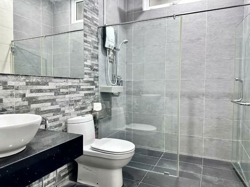 3 Storey Terrace Lorong Sekolah untuk Untuk Dijual - RM 2,000,000, Mac 2026 - Bathroom - PropertyGuru.com.my