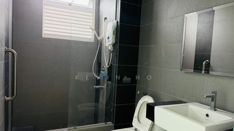 Condominium for Sale at The WaterEdge (Pinggiran Air) - Kevin Ho - Bathroom - PropertyGuru.com.my