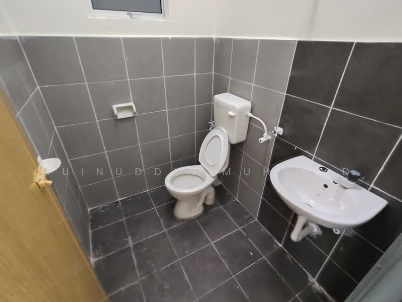 1-storey Terraced House for Rent in Sitiawan (Perak) - Muinuddin Muhamad - Bathroom - PropertyGuru.com.my