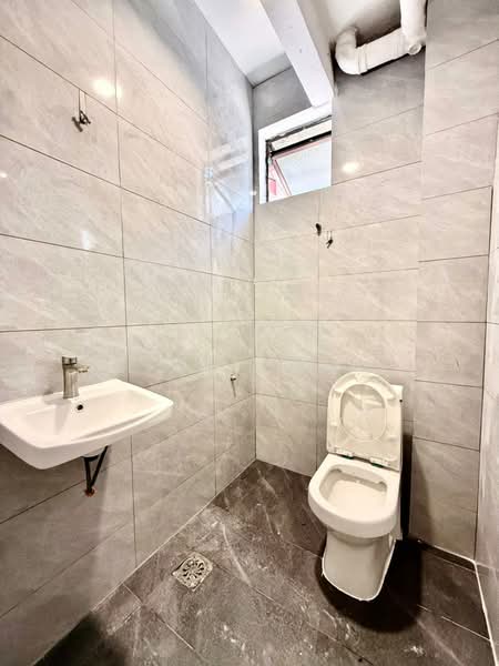 2-storey Terraced House for Sale in Permas Jaya (Johor) - Even Chun - Bathroom - PropertyGuru.com.my