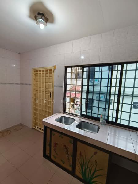Rumah Teres 2-Tingkat untuk Dijual di Taman Puteri Wangsa (Ulu Tiram) - Rean Goh - Kitchen - PropertyGuru.com.my