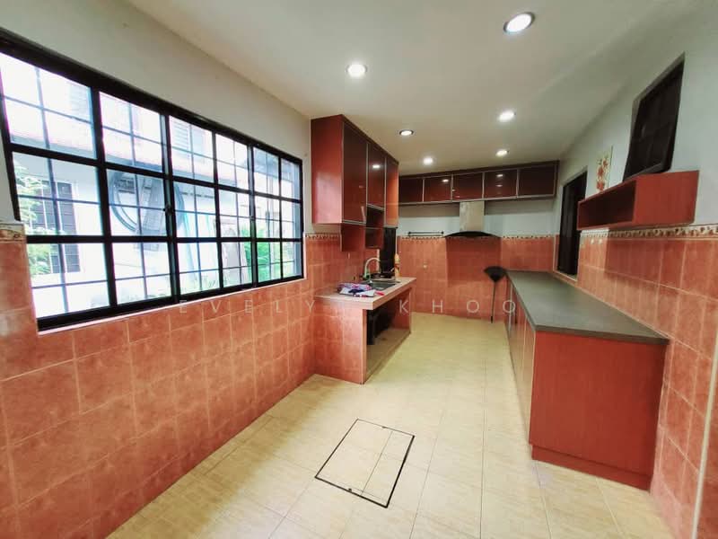 Taman Semarak, Bukit Beruntung untuk Untuk Dijual - RM 420,000, Mac 2026 - Kitchen - PropertyGuru.com.my