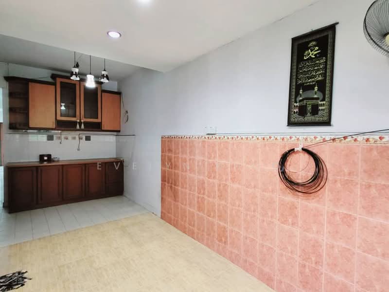 Taman Semarak, Bukit Beruntung untuk Untuk Dijual - RM 420,000, Mac 2026 - Kitchen - PropertyGuru.com.my