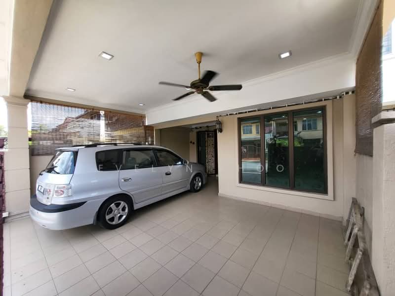 Taman Semarak, Bukit Beruntung untuk Untuk Dijual - RM 420,000, Mac 2026 - Car Porch - PropertyGuru.com.my