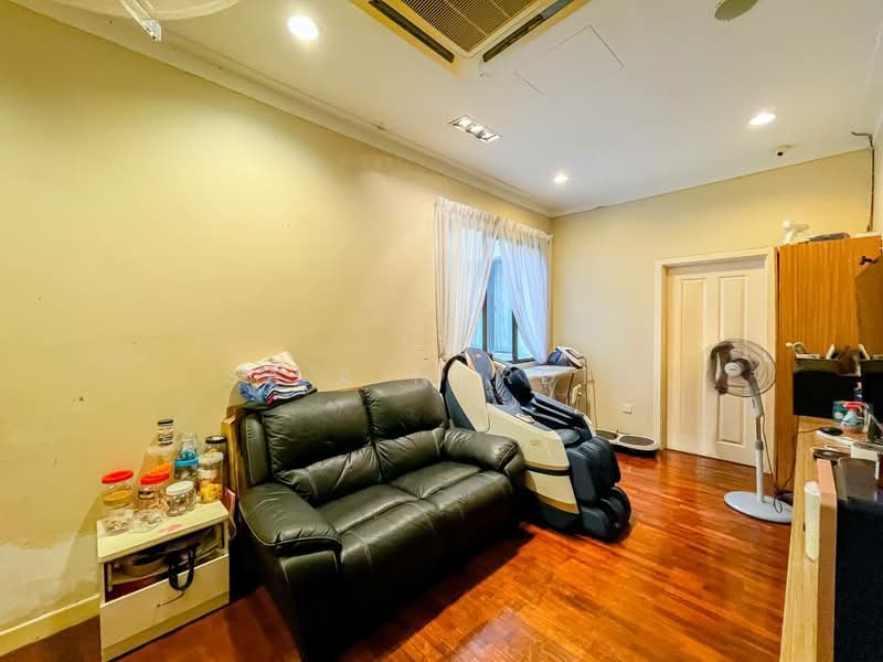 2-storey Terraced House for Sale in Bukit Jelutong (Shah Alam) - Sa'a Nordin - Living Room - PropertyGuru.com.my