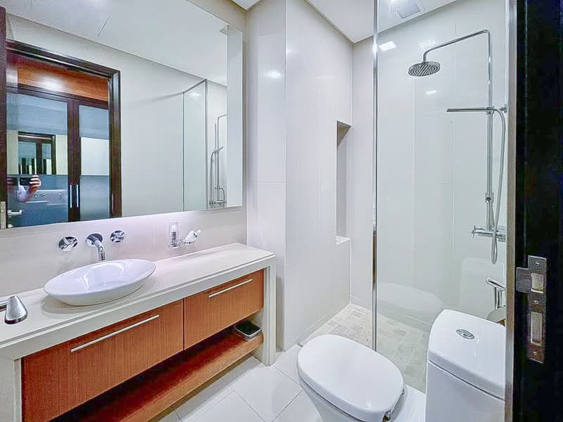 Straits Quay (The Suites at Waterside) untuk Untuk Disewa - RM 5,500 /bulan, Mac 2026 - Bathroom - PropertyGuru.com.my