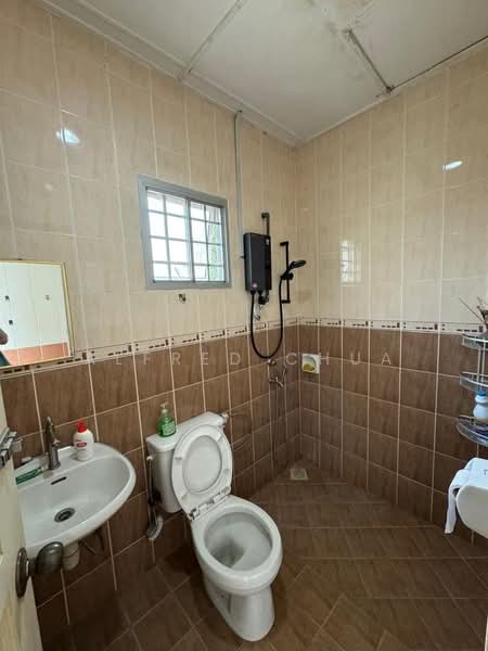 2-storey Terraced House for Sale in Taman Riveria (Samarahan) - Alfred Chua - Bathroom - PropertyGuru.com.my