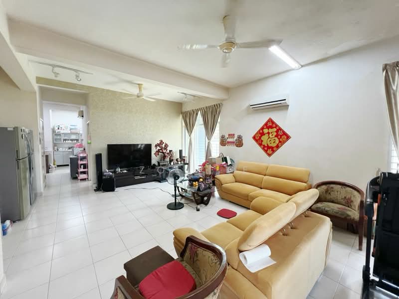 Cluster House for Sale in Taman Daiman Jaya (Kota Tinggi) - Zoe Lee - Living Room - PropertyGuru.com.my