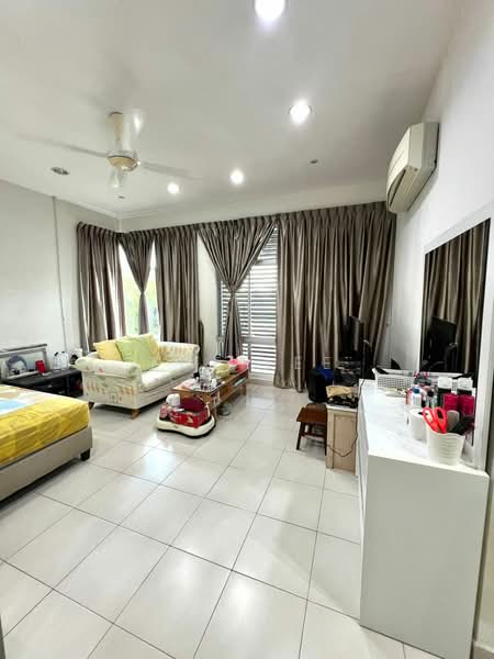 Cluster House for Sale in Taman Daiman Jaya (Kota Tinggi) - Zoe Lee - Living Room - PropertyGuru.com.my