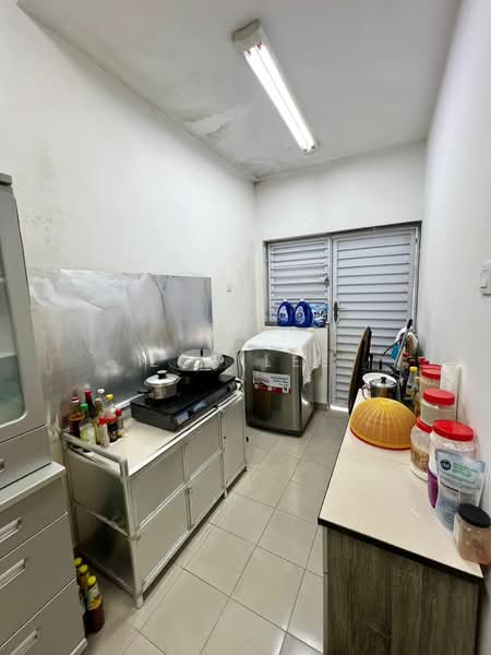 Cluster House for Sale in Taman Daiman Jaya (Kota Tinggi) - Zoe Lee - Kitchen - PropertyGuru.com.my