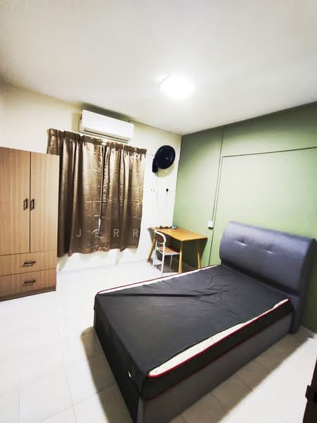 Taman Pekaka Block 31 untuk Untuk Disewa - RM 1,600 /bulan, Mac 2026 - Bedroom - PropertyGuru.com.my