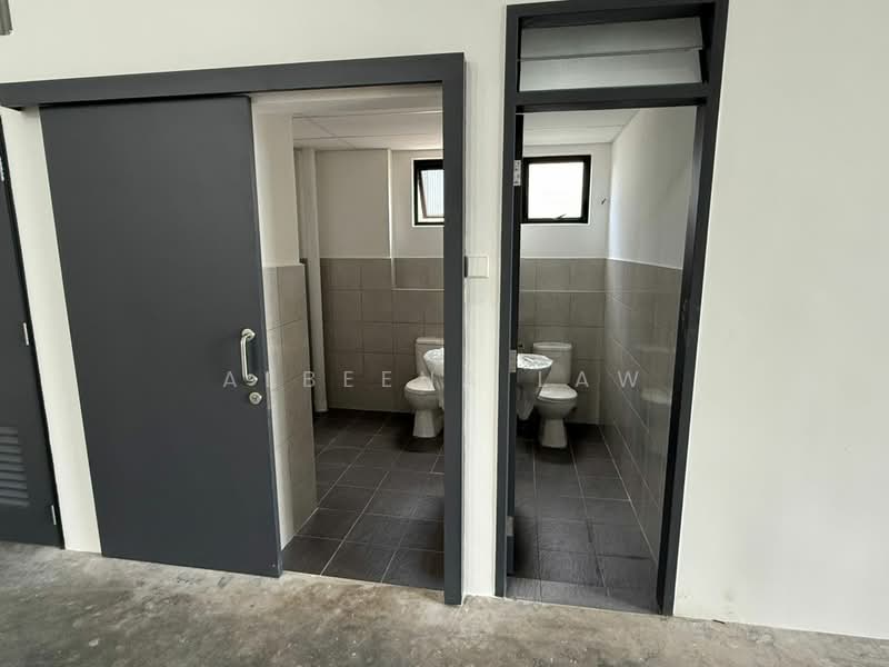 Factory for Rent in Seberang Perai (Penang) - Albeena Law - Bathroom - PropertyGuru.com.my
