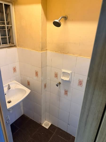 Apartment for Rent at Aman Dua - Shannah Tong - Bathroom - PropertyGuru.com.my