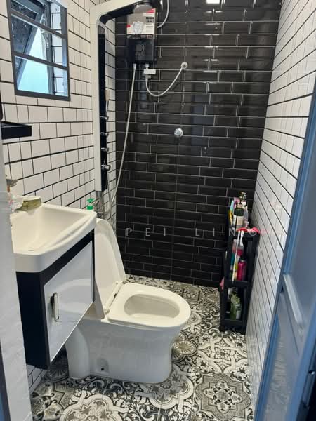 3-storey Terraced House for Sale in Taman Sri Bintang (Kepong) - Loh Pei Ling - Bathroom - PropertyGuru.com.my