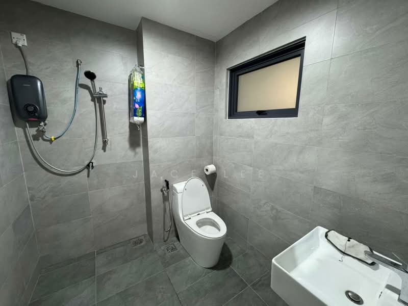 Kediaman Servis untuk Disewa di Sunsuria Forum - Jace Lee - Bathroom - PropertyGuru.com.my