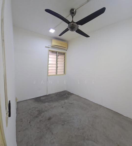 Apartment for Rent at Pangsapuri Sentosa - Janie Lee - Bedroom - PropertyGuru.com.my
