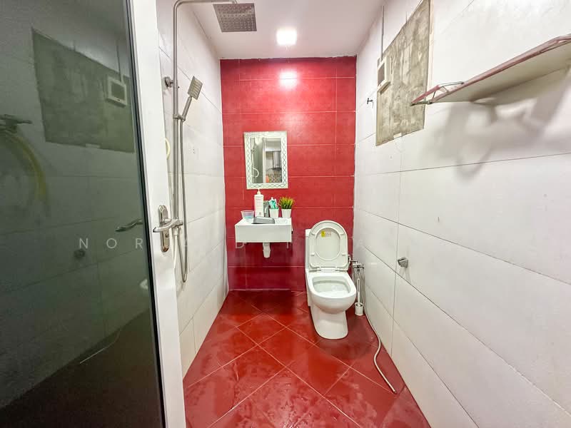 Renovated & Extended Double Storey Terrace Taman Impian Murni Saujana Impian Kajang untuk Untuk Dijual - RM 595,000, Mac 2026 - Bathroom 1 - PropertyGuru.com.my