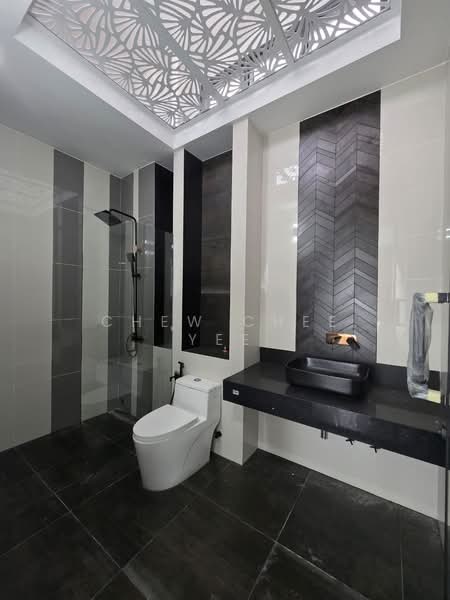 Semi-Detached House for Rent in Setia Tropika (Johor Bahru) - Chew Chee Yee - Bathroom - PropertyGuru.com.my