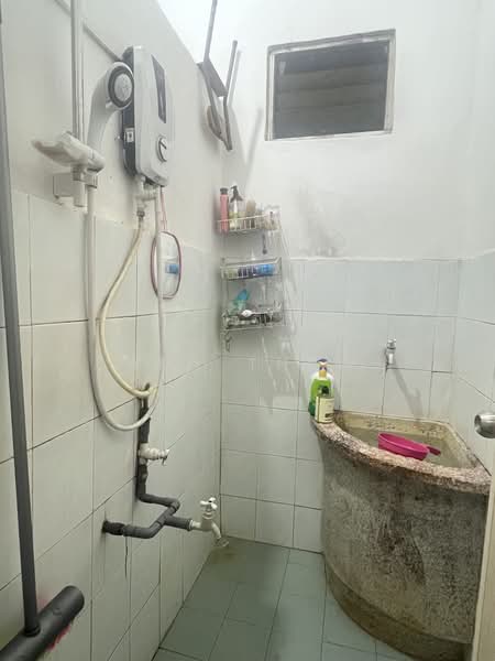 Terraced House for Rent in Bandar Kinrara Seksyen 1 (Bandar Kinrara) - Amy Thew - Bathroom - PropertyGuru.com.my